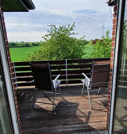 Schoene Mit Blick Ins Gruene Messenah Exhibition Apartment Sehnde