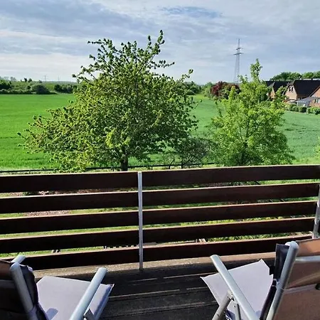 Schoene Mit Blick Ins Gruene Messenah Exhibition *