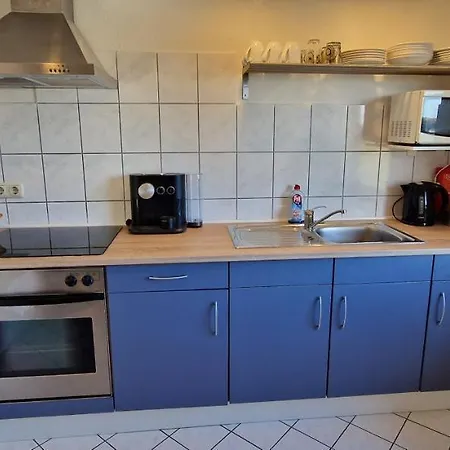 Schoene Mit Blick Ins Gruene Messenah Exhibition Sehnde