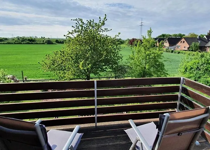 Schoene Mit Blick Ins Gruene Messenah Exhibition *