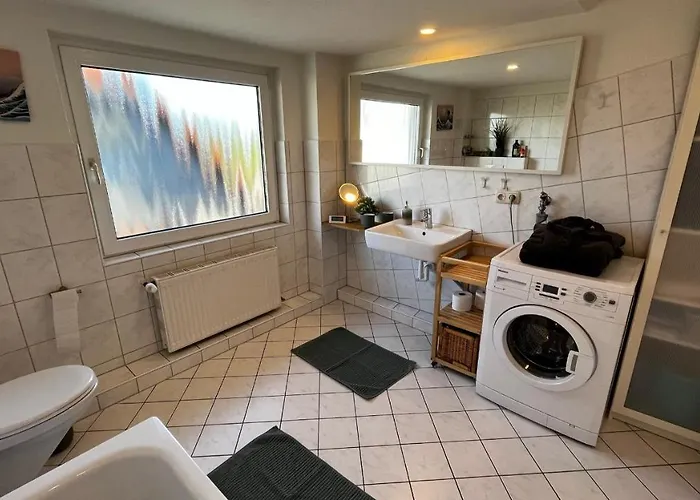 Schoene Mit Blick Ins Gruene Messenah Exhibition * Sehnde