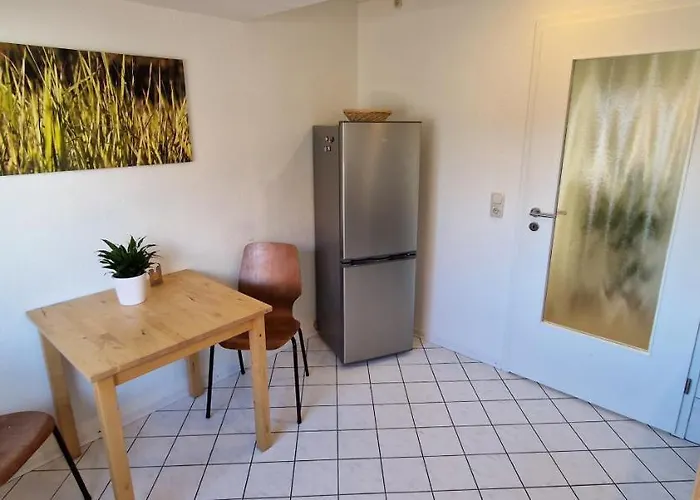 Schoene Mit Blick Ins Gruene Messenah Exhibition Appartement Sehnde